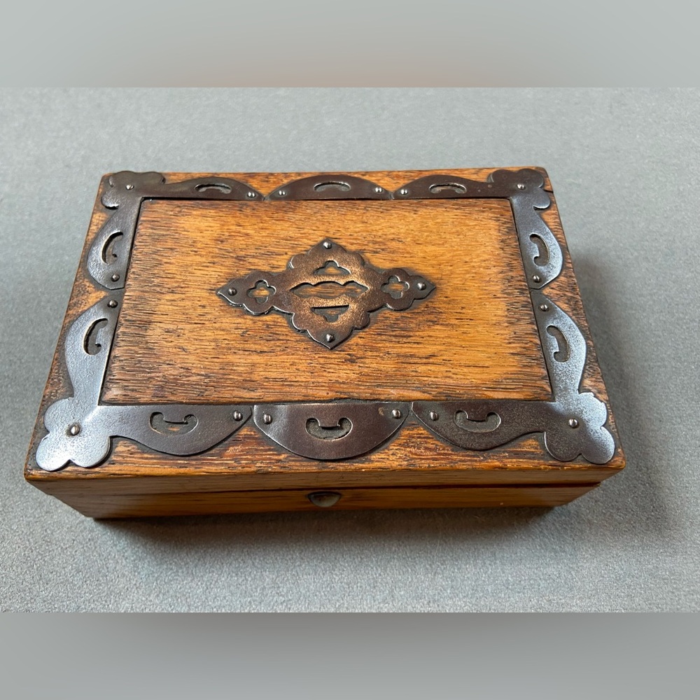 Victorian Wooden Decorative Box 5.5 x‎ 4 x 1.5”